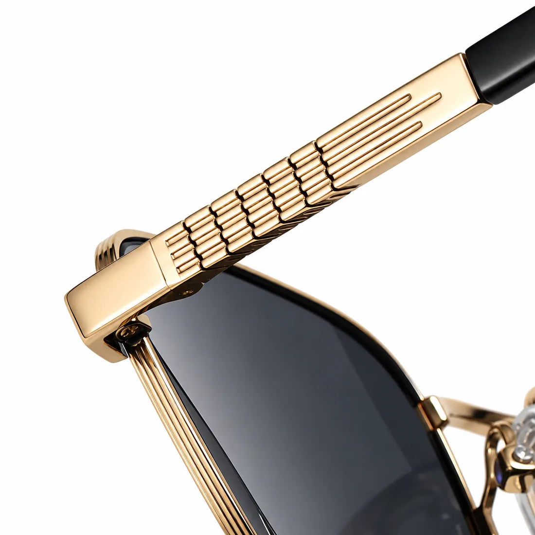 MAESLUX signature detail