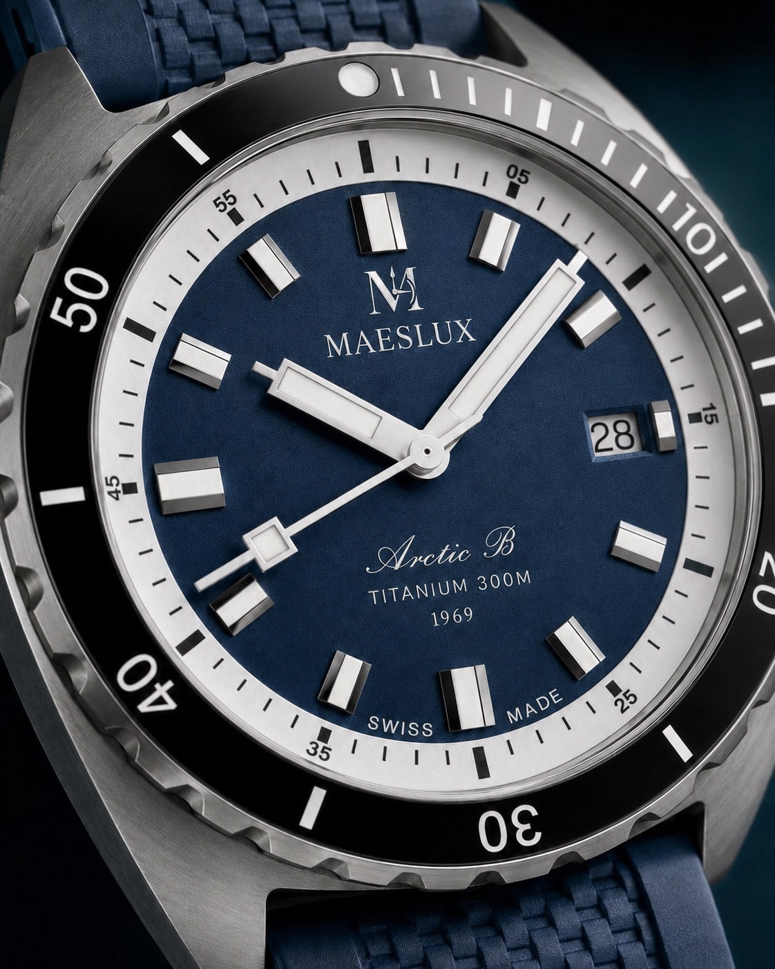 MAESLUX Arctic B titanium dive watch